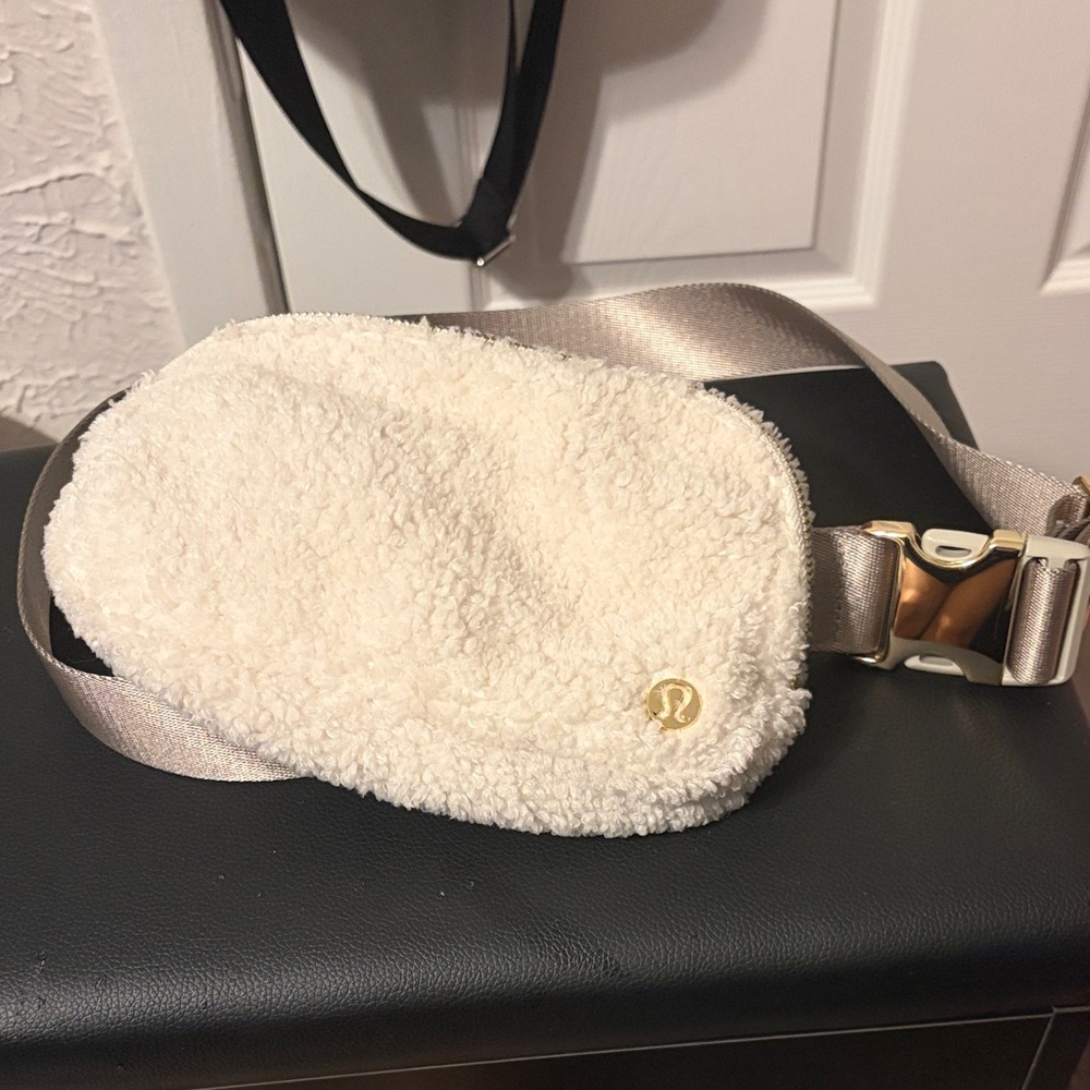 Lululemon white Sherpa belt bag